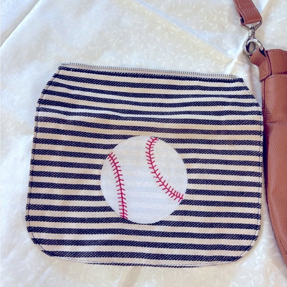 Thirty-One Baseball striped Crossbody Bag: removable flap, adjustable strap!! - Picture 13 of 13